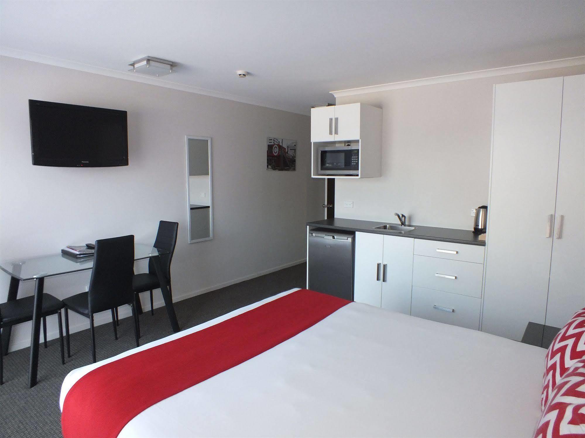 136 On Bealey Motel Christchurch Exterior photo